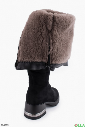 Женские зимние сапоги-ботфорты на каблуке
