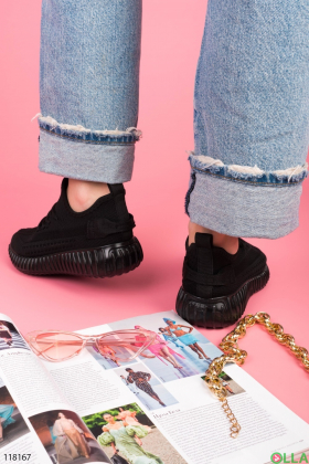Жіночі чорні кросівки з текстилю