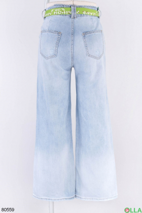 Женские голубые джинсы с поясом