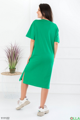 Женское зеленое платье с надписью