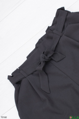 Женские черные шорты с поясом