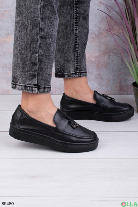 Women's black shoes made of genuine leather