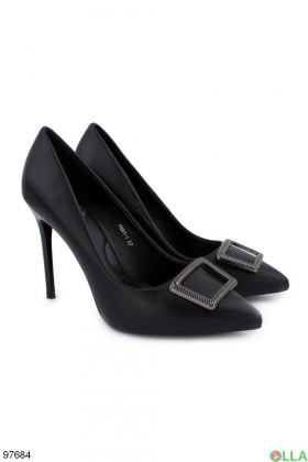 Женские черные туфли с брошью