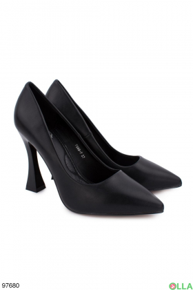 Жіночі чорні туфлі на високих підборах