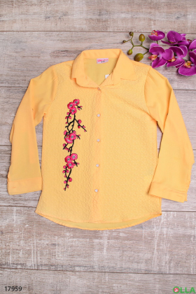 Желтая рубашка с цветочным принтом