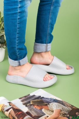 Men's light gray flip-flops