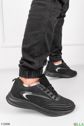 Men's black lace-up sneakers