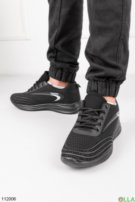 Мужские черные кроссовки на шнуровке