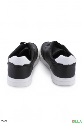 Чоловічі чорні кросівки з білими вставками на шнурівці