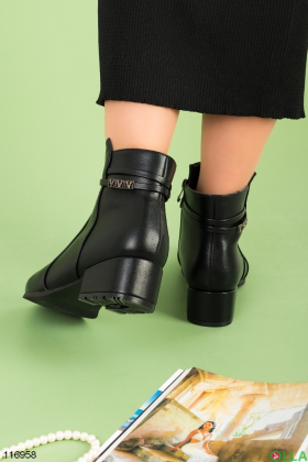 Жіночі чорні черевики з еко-шкіри на підборах
