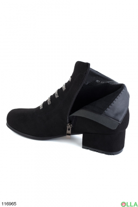Жіночі чорні черевики з еко-замші на підборах