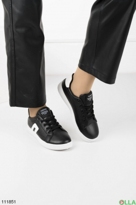 Жіночі чорні кросівки із еко-шкіри