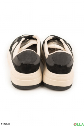 Женские черно-белые кроссовки на шнуровке