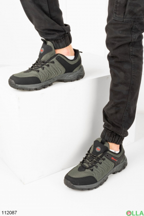 Мужские черно-зеленые кроссовки на шнуровке