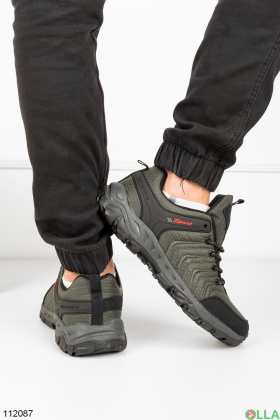 Мужские черно-зеленые кроссовки на шнуровке
