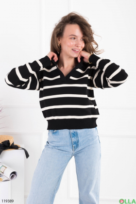 Жіночий двоколірний светр у смужку