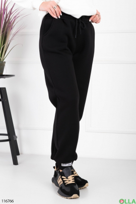 Жіночі чорні спортивні брюки-джогери батал на флісі