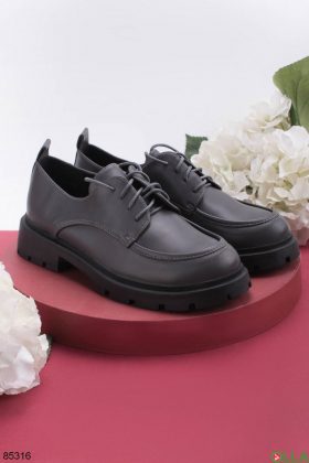 Жіночі чорні туфлі на шнурівці