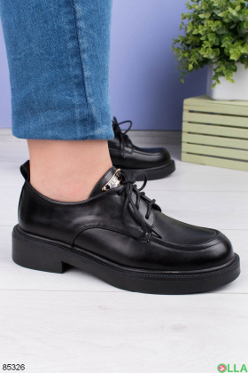 Жіночі чорні туфлі на шнурівці