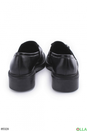 Женские черные туфли с пряжкой