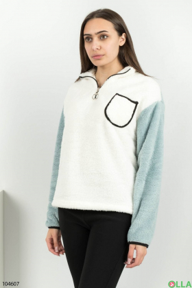 Women's sweatshirt with a pocket