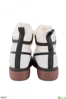 Жіночі білі черевики на шнурівці