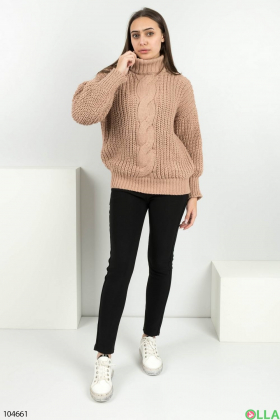 Жіночий бежевий светр