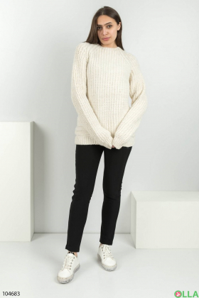 Жіночий світло-бежевий светр