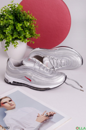 Жіночі кросівки сріблястого кольору