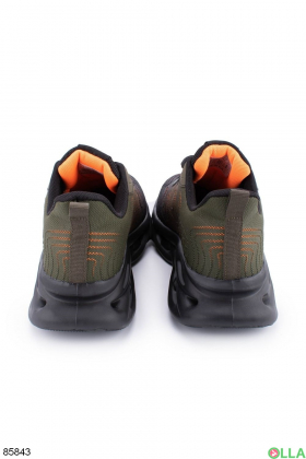 Мужские черные кроссовки с оранжевыми вставками