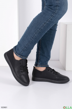 Женские черные кроссовки с перфорацией