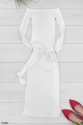Жіноча біла трикотажна сукня