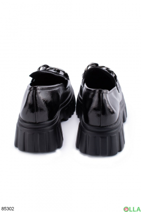 Женские черные туфли с цепью