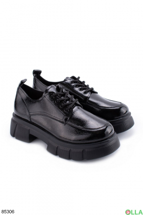 Женские черные туфли на шнуровке
