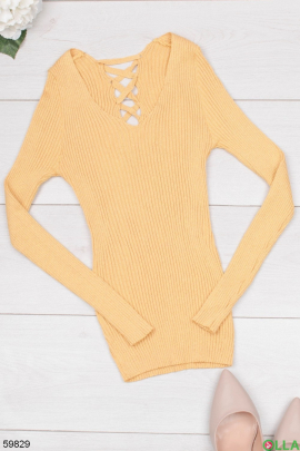 Жіночий помаранчевий светр з вирізом