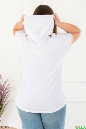 Женская белая футболка-батал с капюшоном