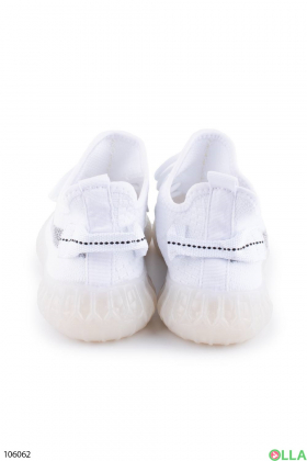 Женские белые кроссовки из текстиля