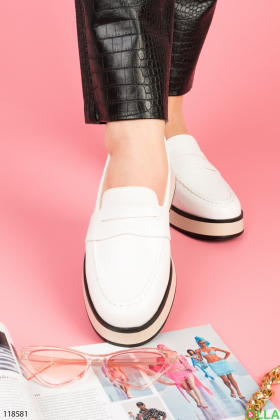 Жіночі білі туфлі з екошкіри