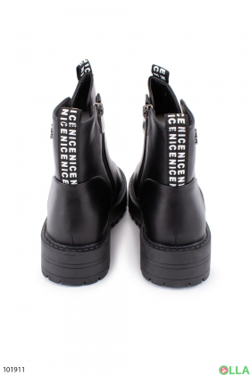 Жіночі чорні черевики на блискавці