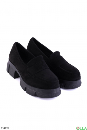 Жіночі чорні туфлі з еко-замші на платформі