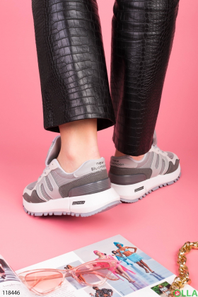 Жіночі сірі кросівки на шнурівці