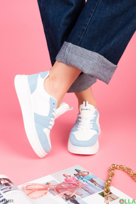 Жіночі біло-блакитні кросівки на шнурівці