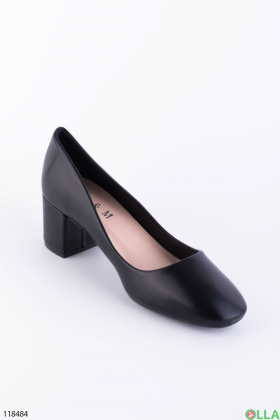 Женские черные туфли из эко-кожи на каблуке