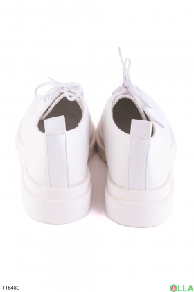 Жіночі білі туфлі з еко-шкіри