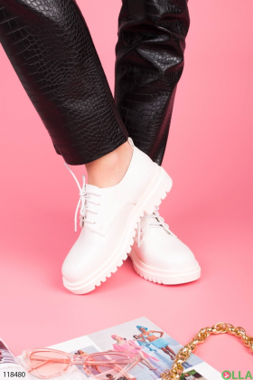 Женские белые туфли из эко-кожи