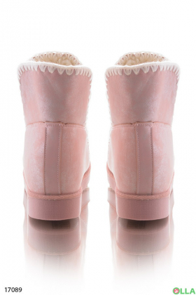 Женские ботинки розового цвета