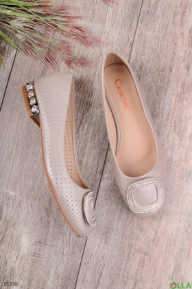 Women's shoes with perforated top