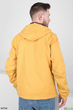 Мужская желтая куртка-ветровка