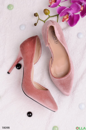 Рожеві туфлі на шпильці