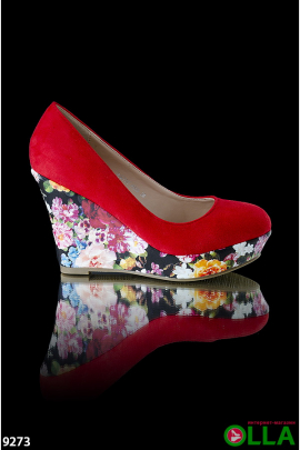 Женские туфли с цветочной танкеткой